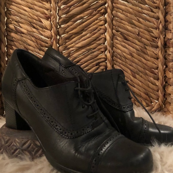 clarks saddle shoes